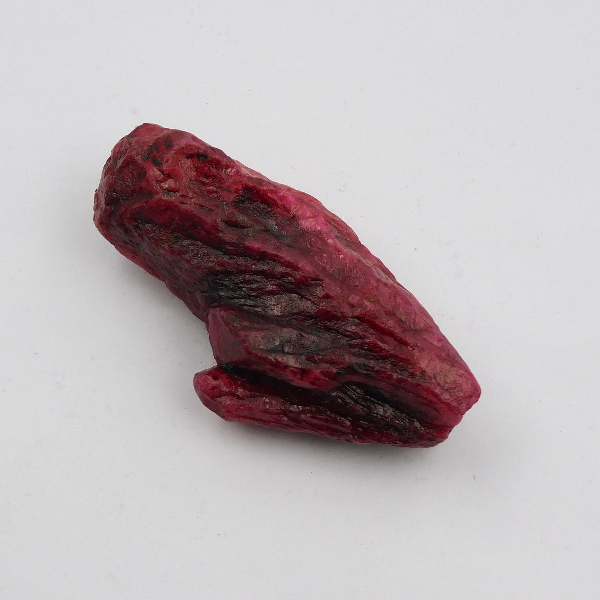 Best Quality Large Authentic 320.30 Carat Natural Raw Red Ruby Rough mineral Burma's original stone mineral Best Quality On sale