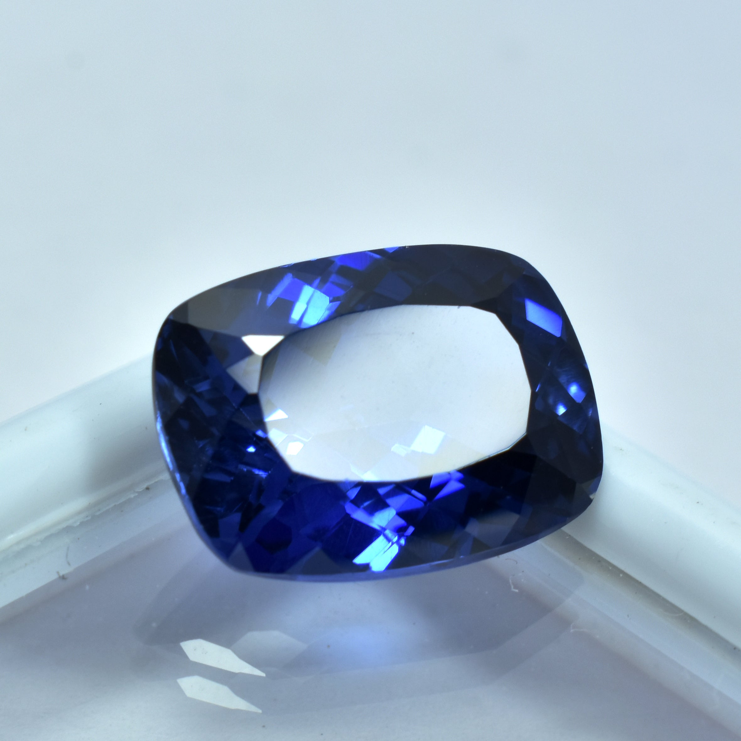 Blue Tanzanite 7.95 Carat Natural Blue Tanzanite Certified Cushion Shape Tanzanite Loose Gemstone For Making Ring / Jewelry  Stone