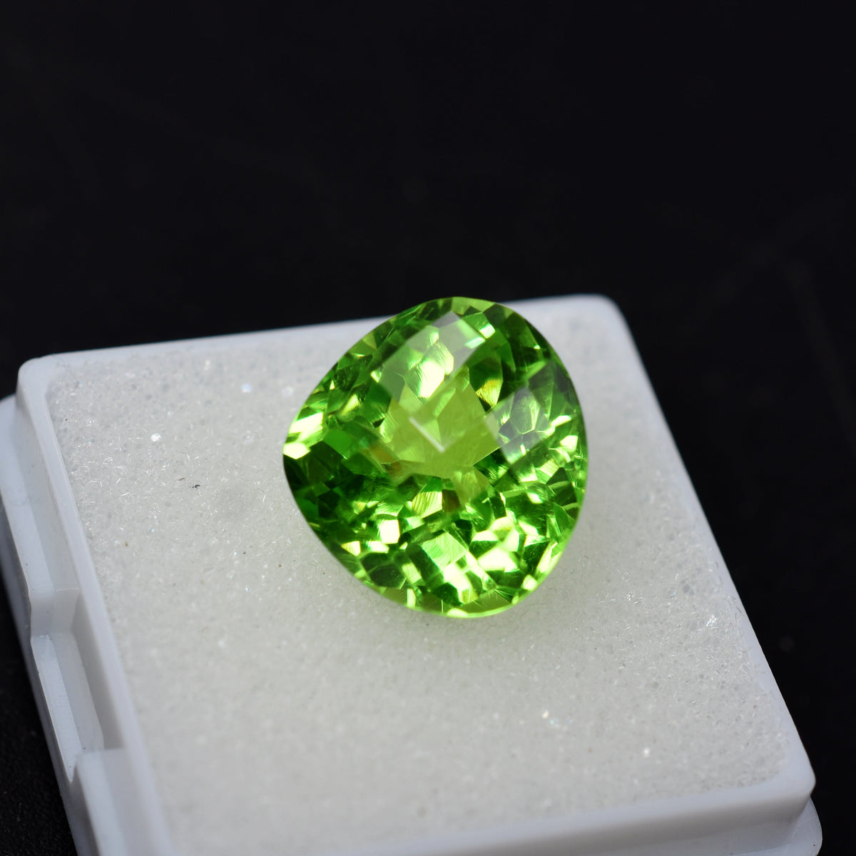 Natural Green Peridot Pear Cut 12.00 Carat Loose Gemstone Certified Pendant Size Stone