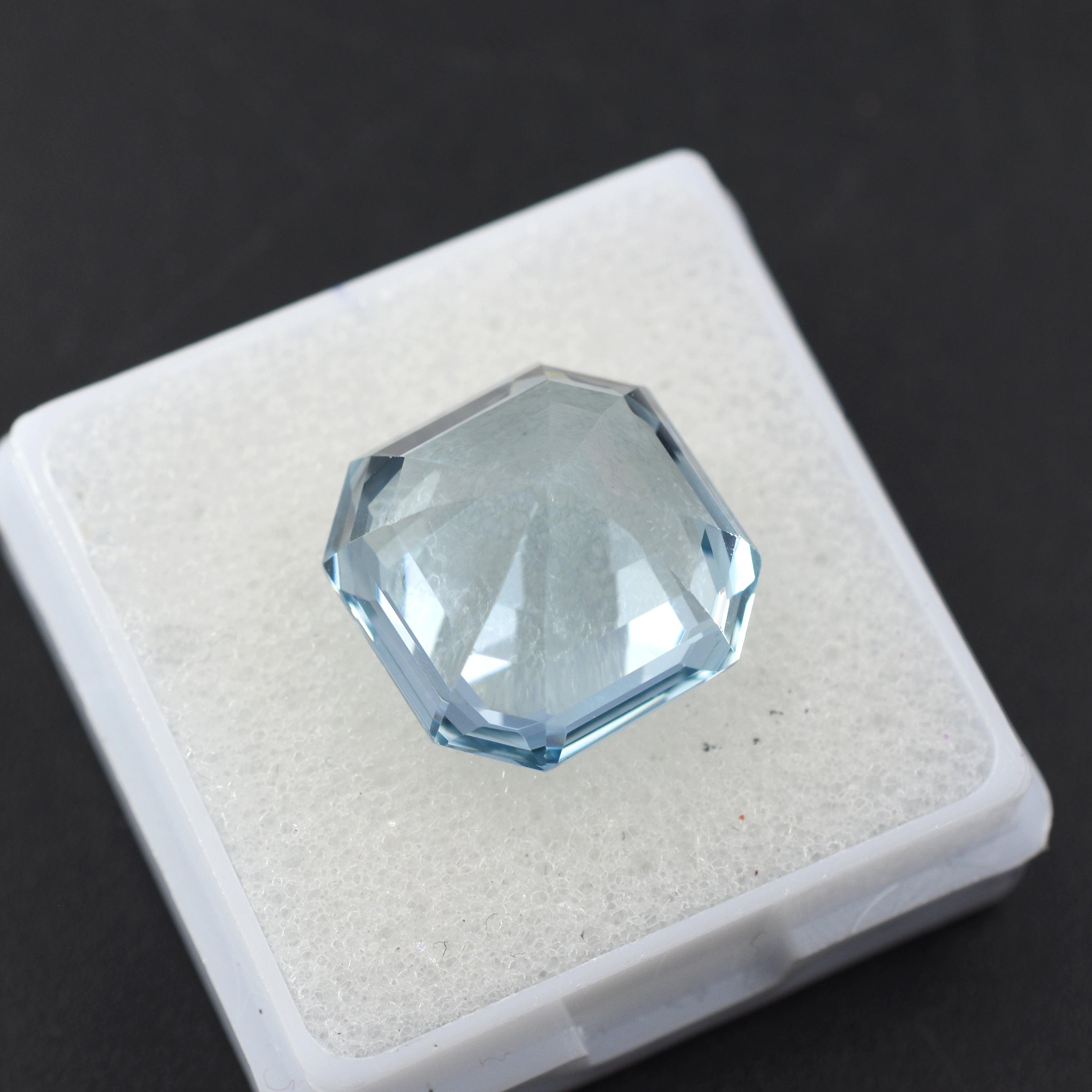 Genuine Aquamarine Gemstone , Natural Square Cut 14.35 Carat Aquamarine Blue Loose Gemstone Certified