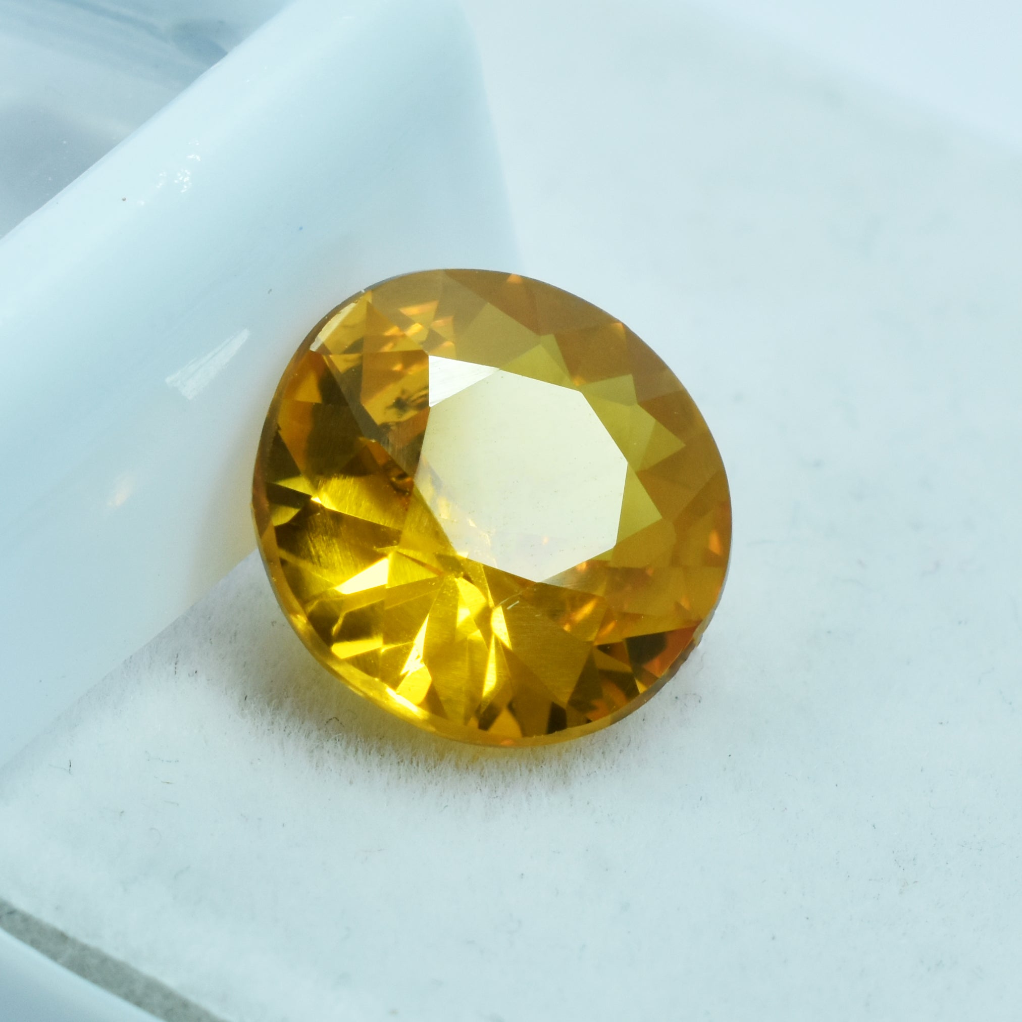 Very Beautiful Sapphire Yellow 5.55 Carat Round Shape Natural Loose Gemstone Certified Earing Size Gem
