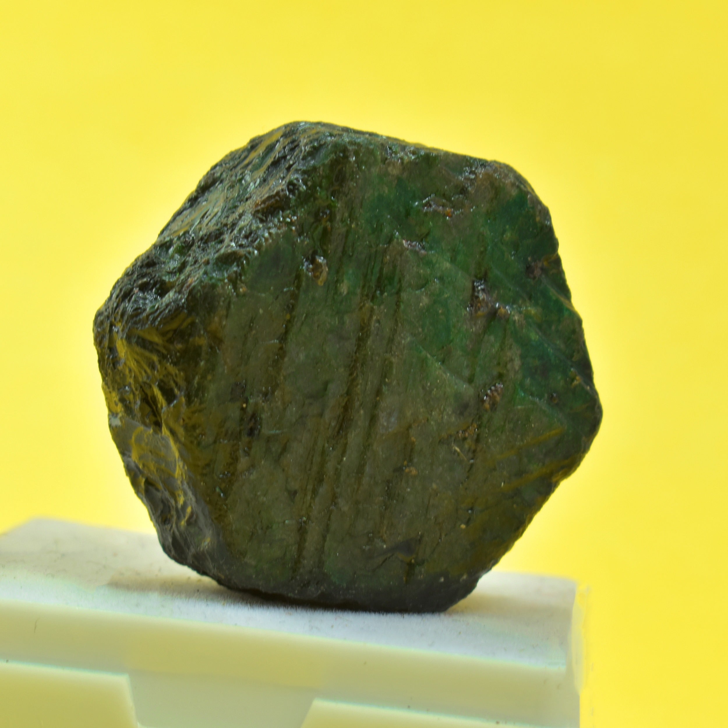 Emerald Natural 120.95 Carat Uncut Green Raw Rough Earth Mined Certified Raw Green Emerald Rough Gemstone For Making Gift | Free Delivery | Best Offer