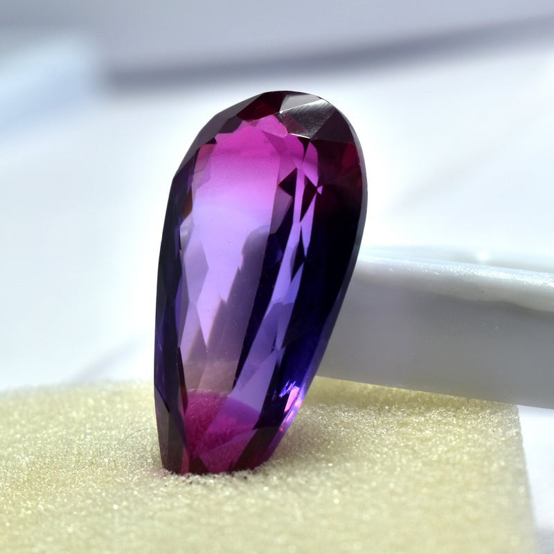 30.60 Ct Bi-Color Sapphire pear cut for fine jewelry