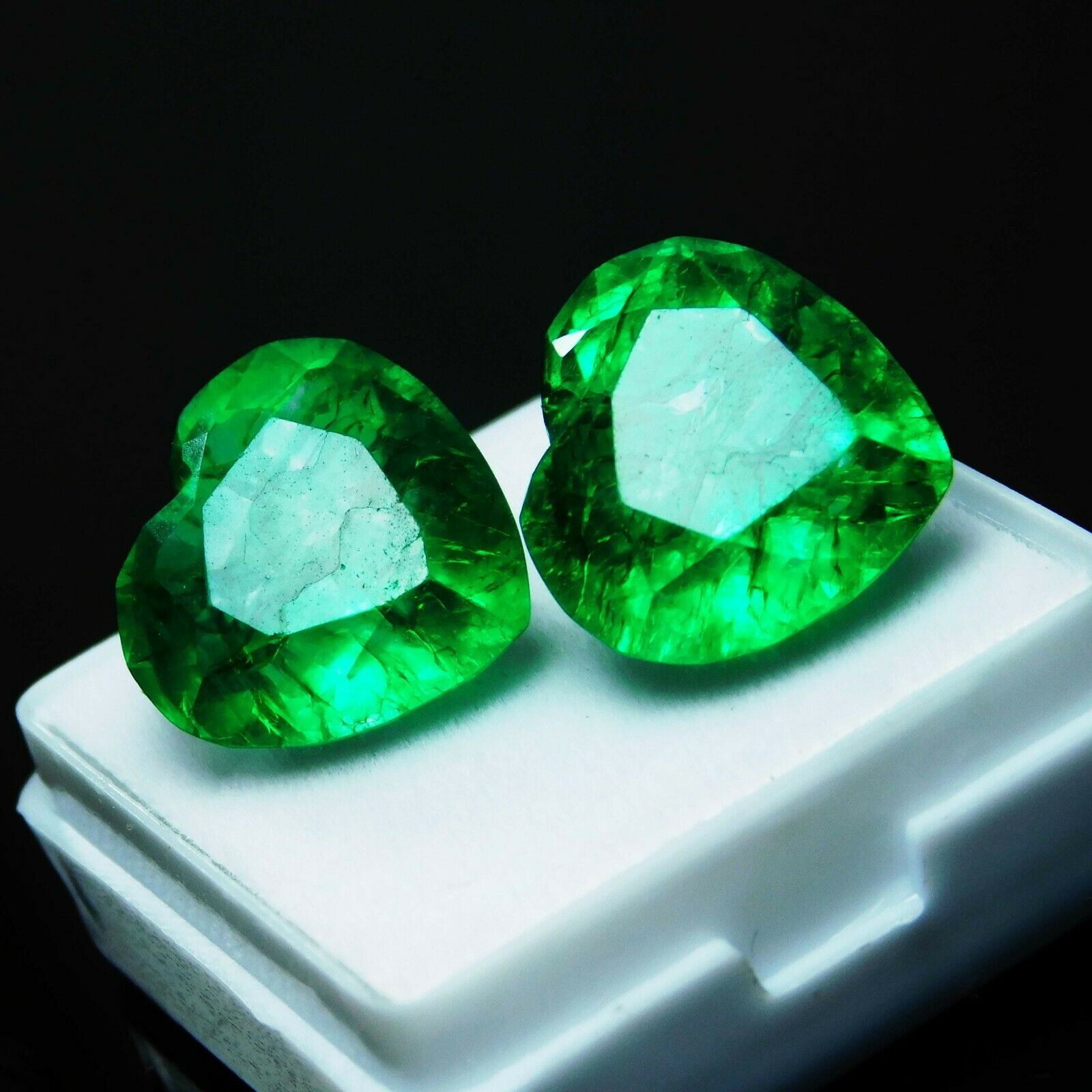 Natural Green Emerald 14.23 Carat Gemstone Rare Loose CERTIFIED Pair Heart Cut