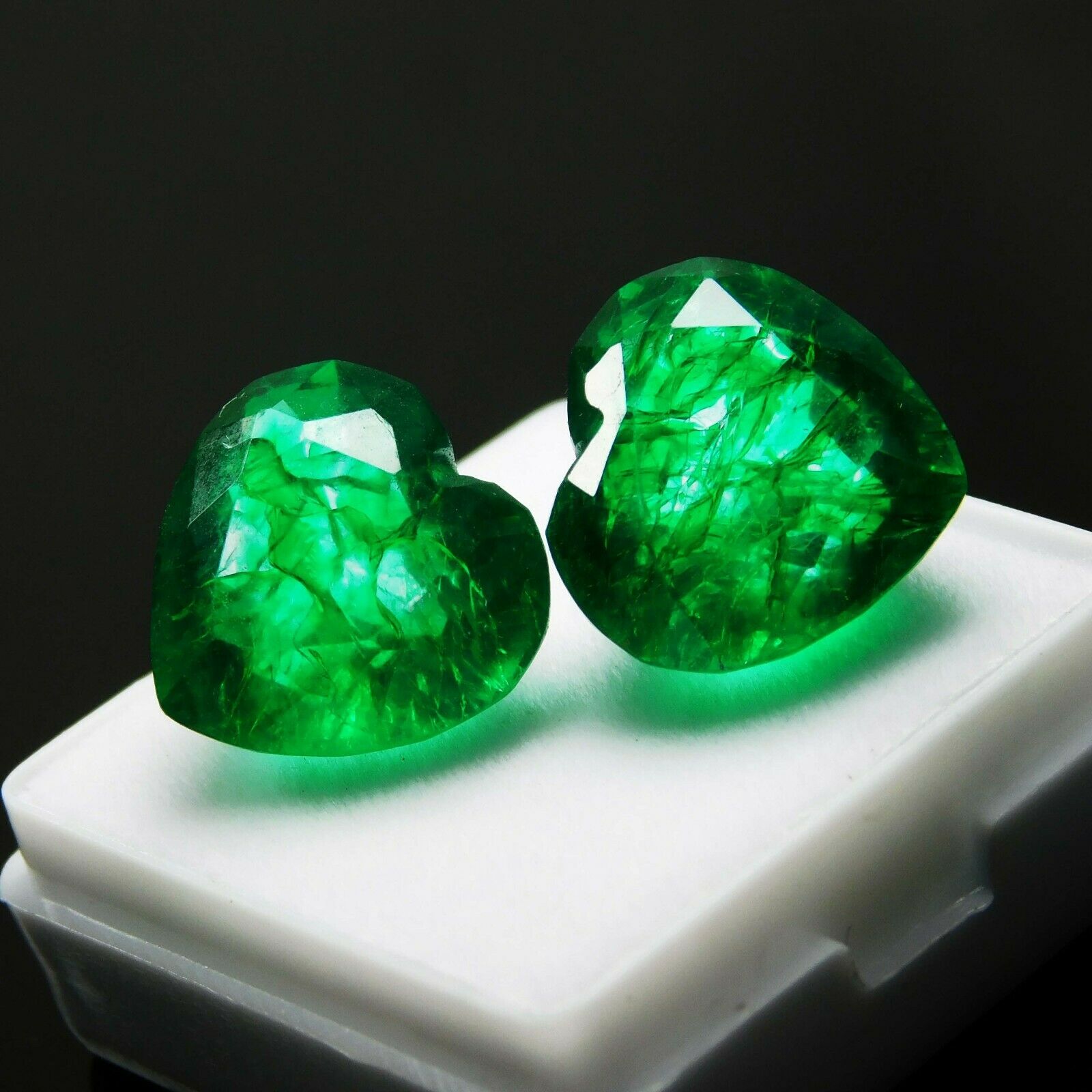 Natural Green Emerald 14.23 Carat Gemstone Rare Loose CERTIFIED Pair Heart Cut