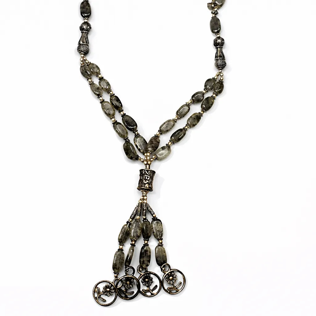 282ct natural silver moonstone – top view showing natural form