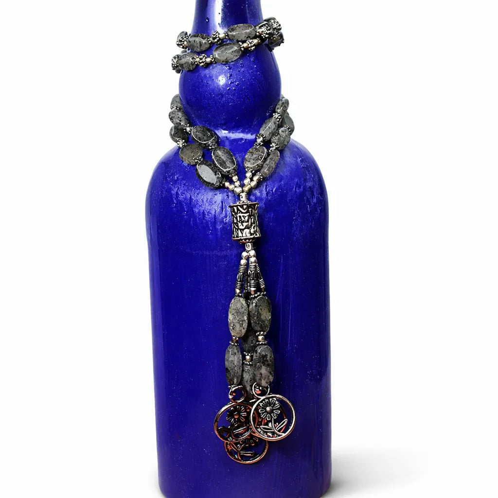 282ct natural silver moonstone – side profile showing depth