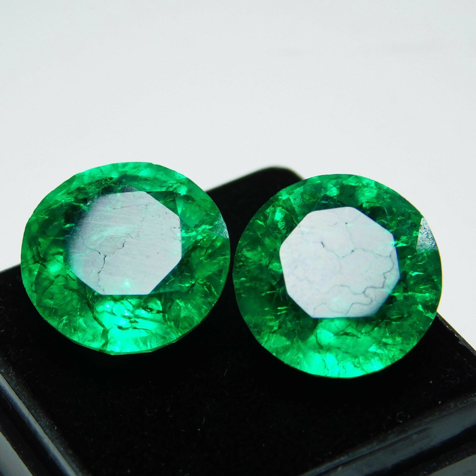 Emerald Green Round Cut 16.36 Carat Natural CERTIFIED Ring Size Loose Gemstone