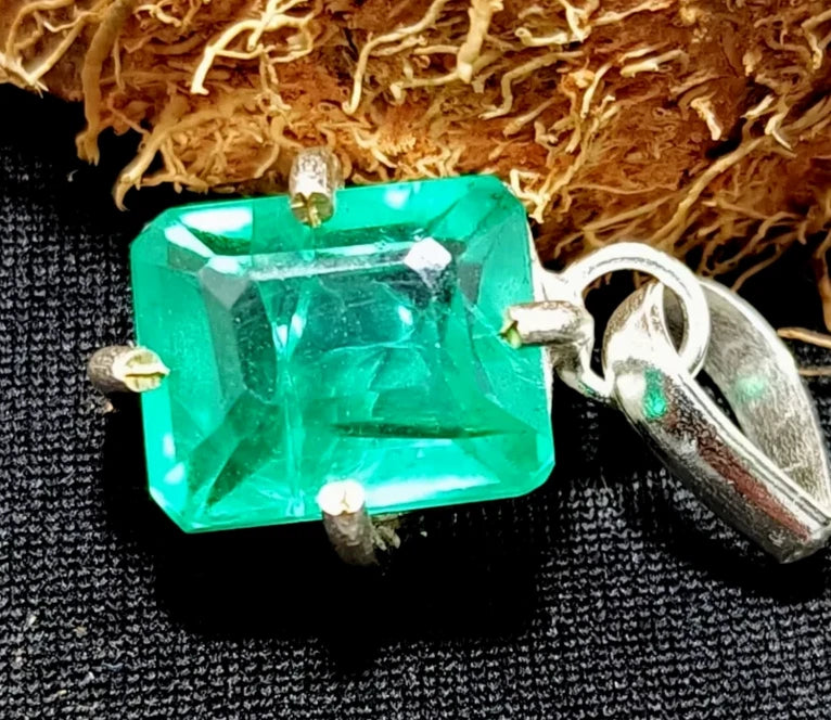 925 Sterling Silver 28.45 Ct Natural Green Pendant CERTIFIED Emerald Cut Stone
