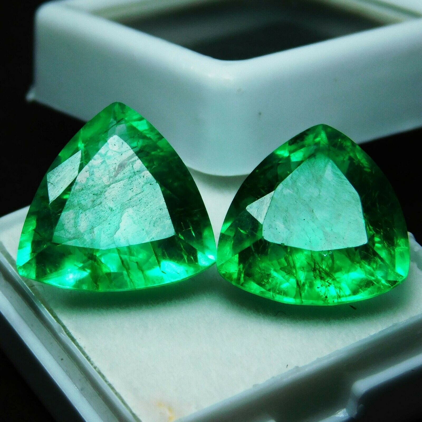 Natural Green Emerald Loose Gemstone 16.56 Ct CERTIFIED Trillion Shape Pair