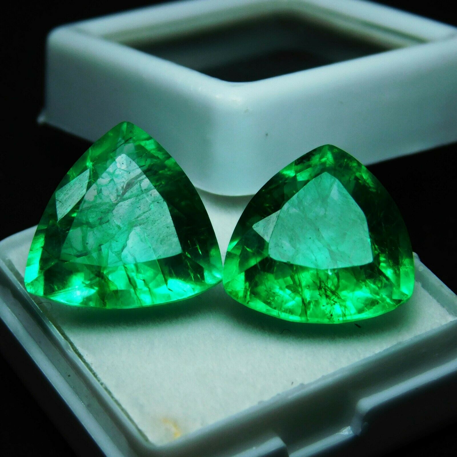 Natural Green Emerald Loose Gemstone 16.56 Ct CERTIFIED Trillion Shape Pair