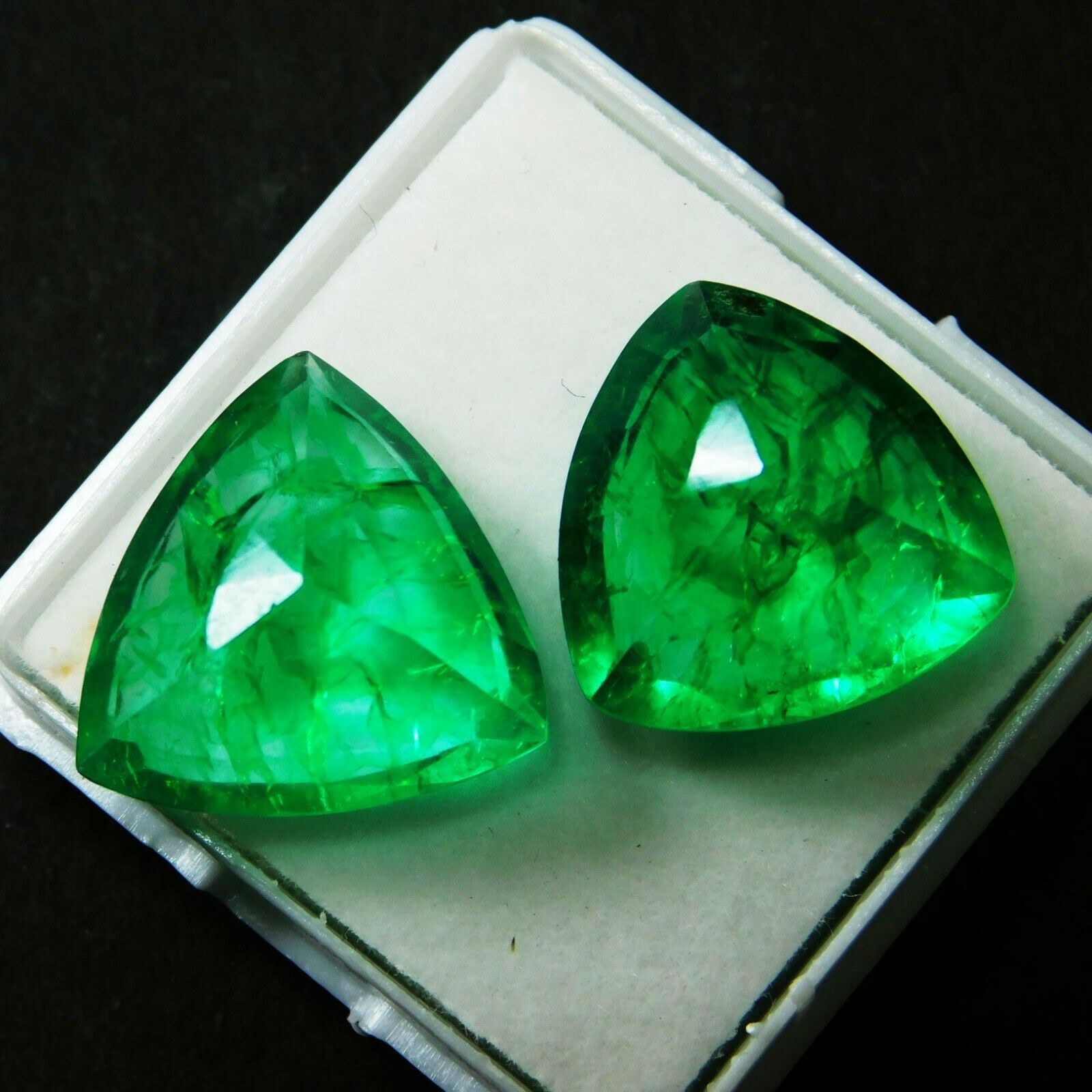 Natural Green Emerald Loose Gemstone 16.56 Ct CERTIFIED Trillion Shape Pair