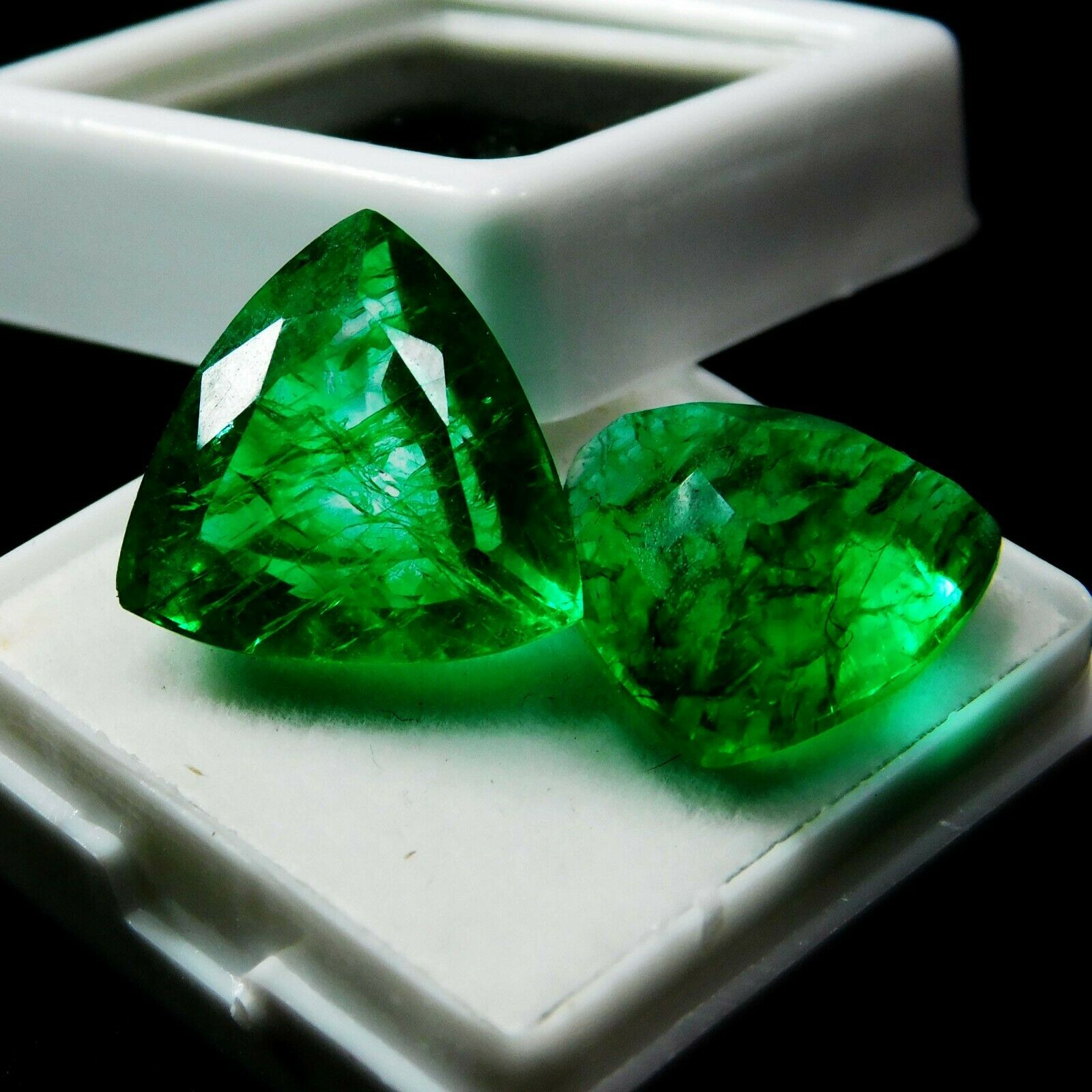 CERTIFIED Loose Gemstone 16.1Ct Trillion Cut Pair Natural Green Colombia Emerald