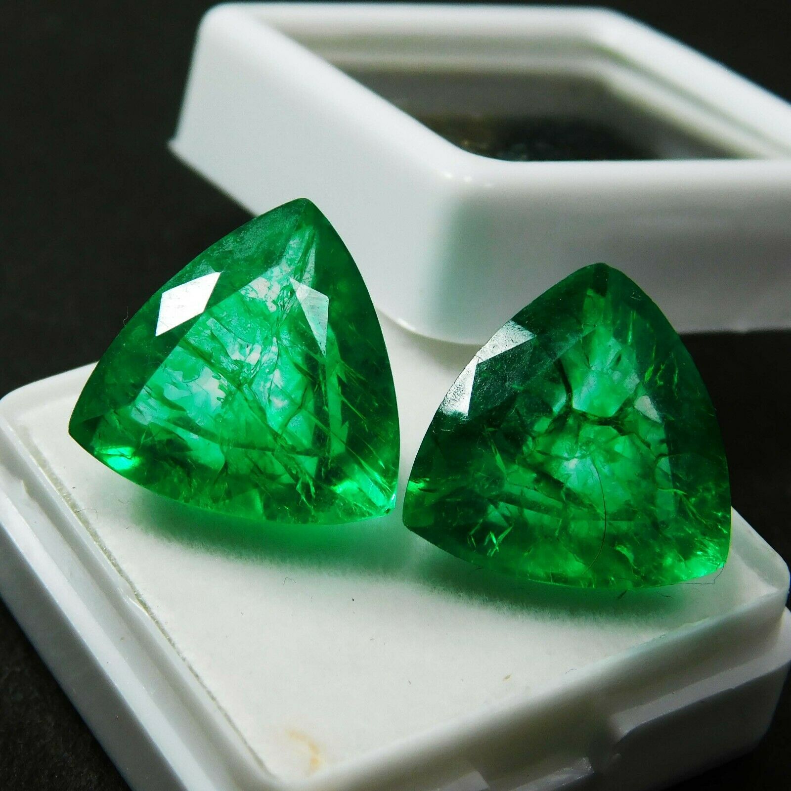 CERTIFIED Loose Gemstone 16.1Ct Trillion Cut Pair Natural Green Colombia Emerald