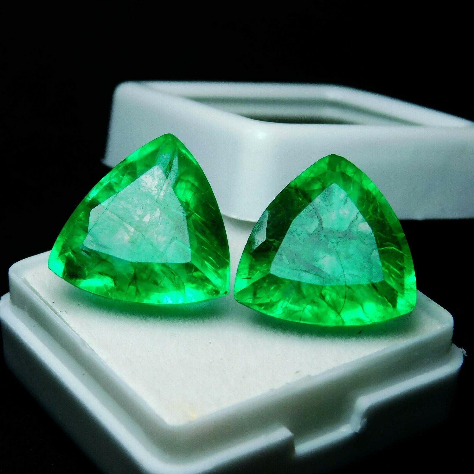 CERTIFIED Loose Gemstone 16.1Ct Trillion Cut Pair Natural Green Colombia Emerald