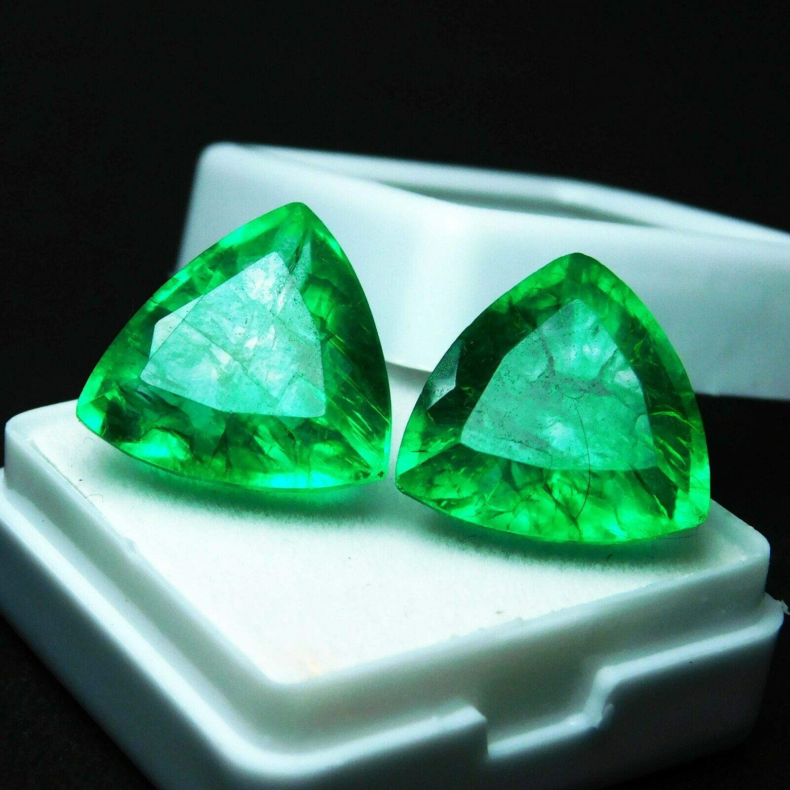 CERTIFIED Loose Gemstone 16.1Ct Trillion Cut Pair Natural Green Colombia Emerald