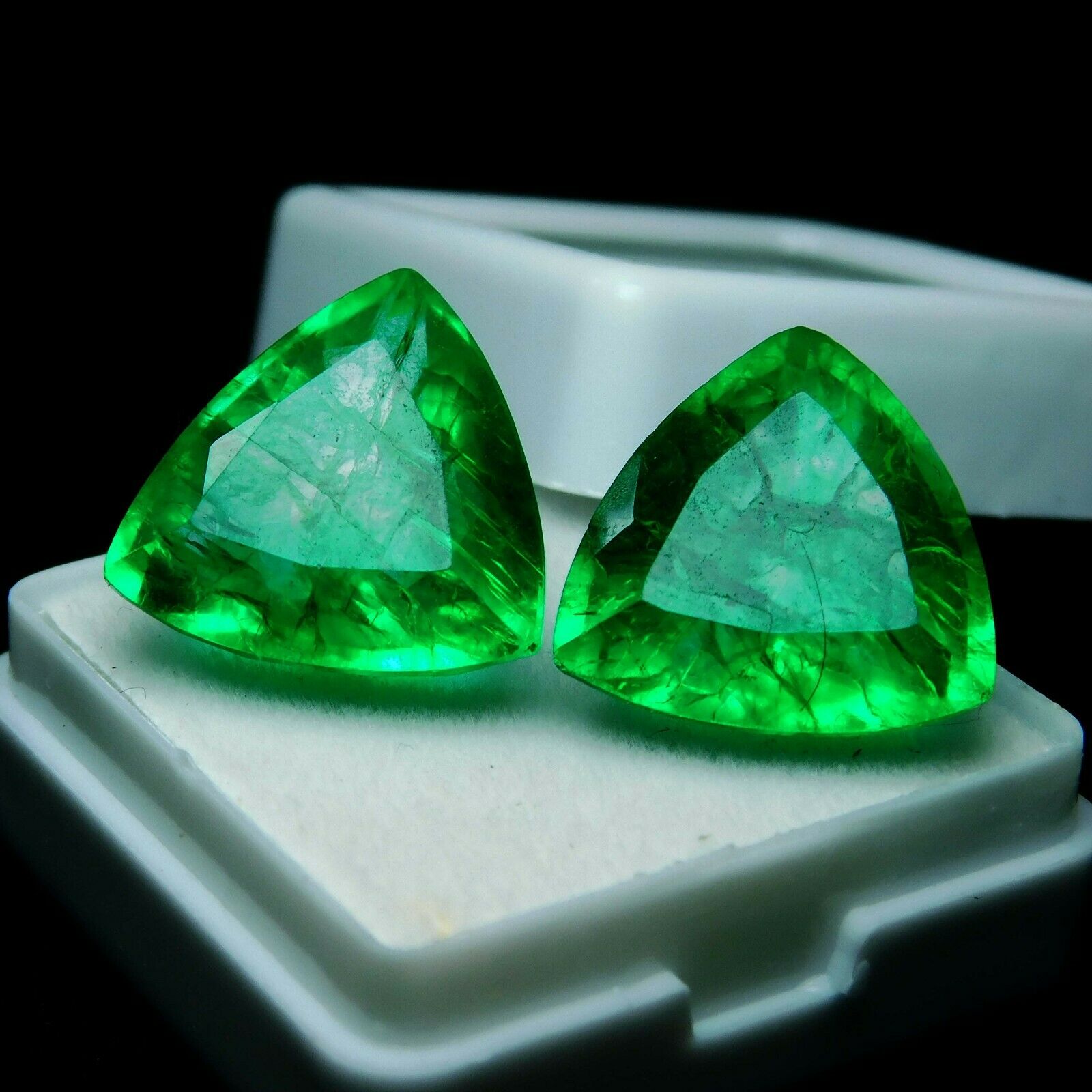 CERTIFIED Loose Gemstone 16.1Ct Trillion Cut Pair Natural Green Colombia Emerald