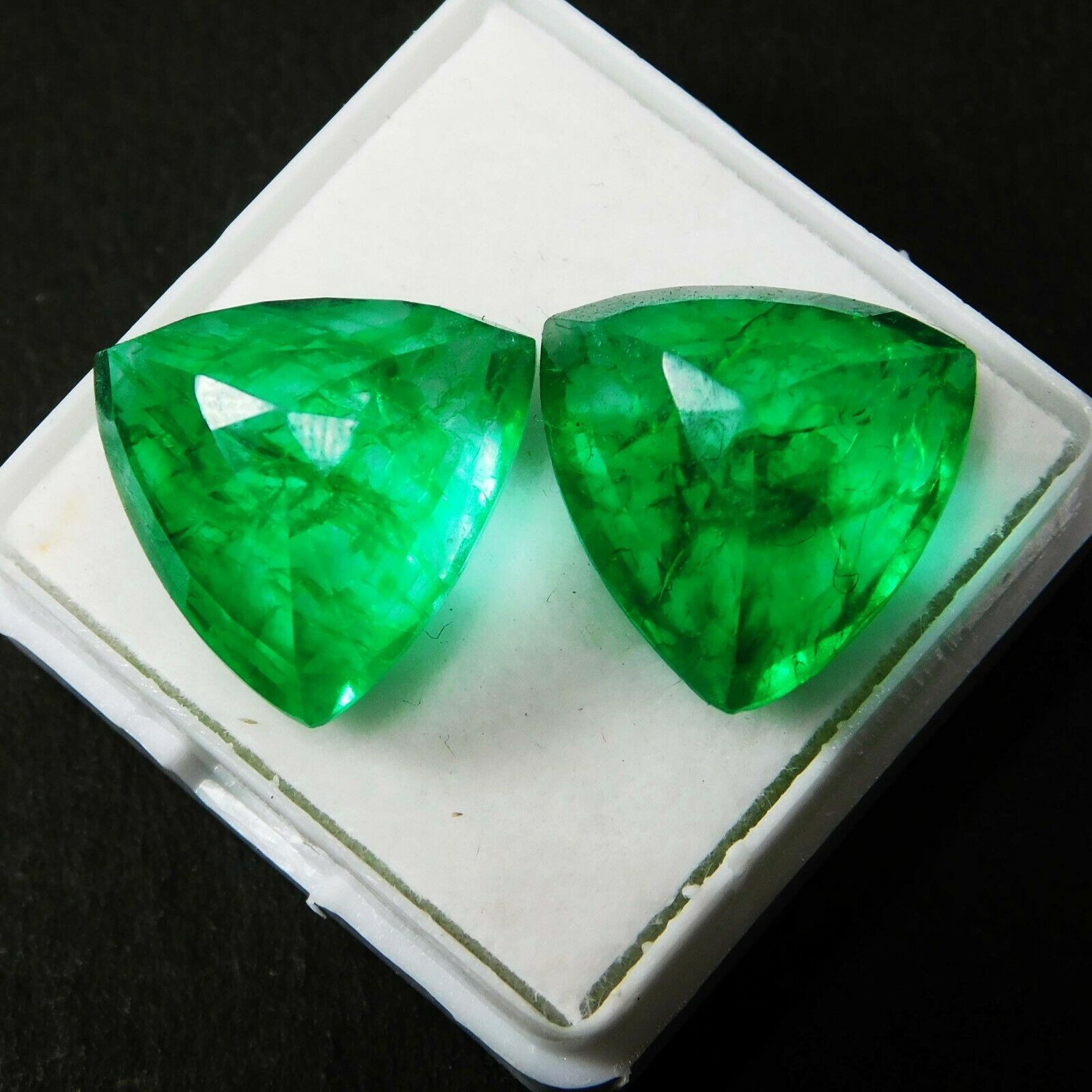 CERTIFIED Loose Gemstone 16.1Ct Trillion Cut Pair Natural Green Colombia Emerald